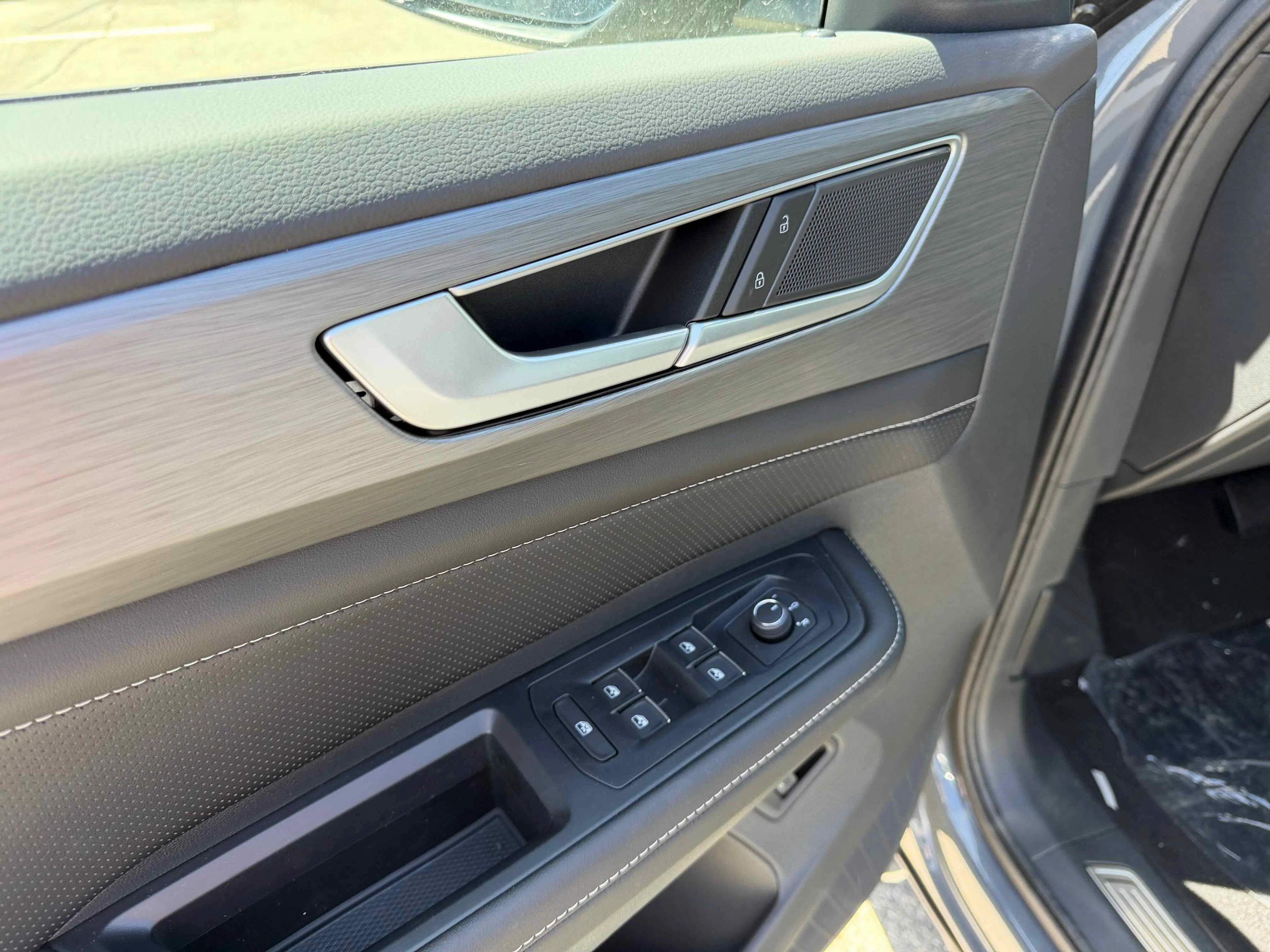 New 2026 Gray Volkswagen 2.0T SE w/Technology image 16