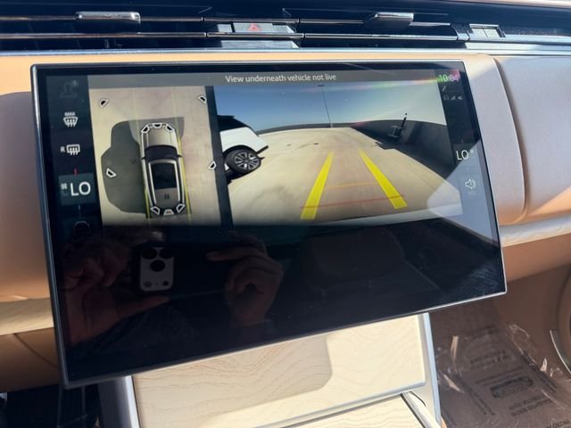 Used 2024 White Land Rover SV image 21