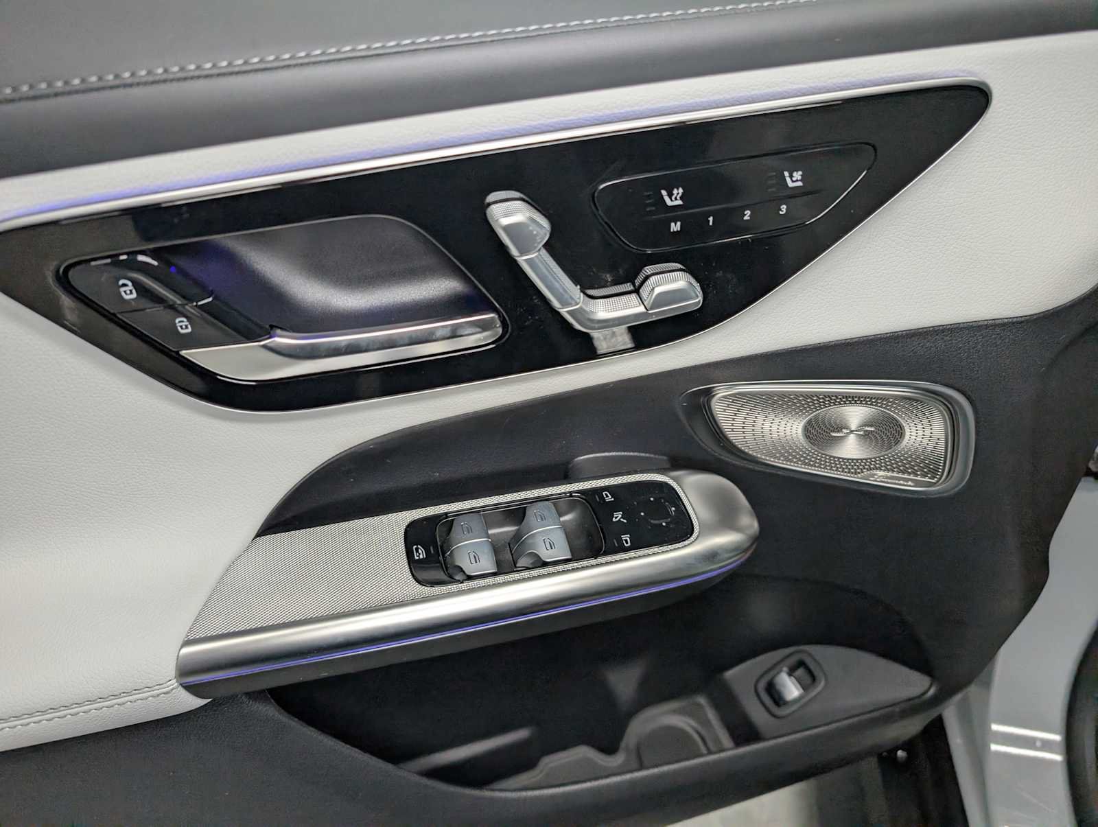 New 2026 MANUFAKTUR Alpine Grey Mercedes-Benz GLC 300 image 33
