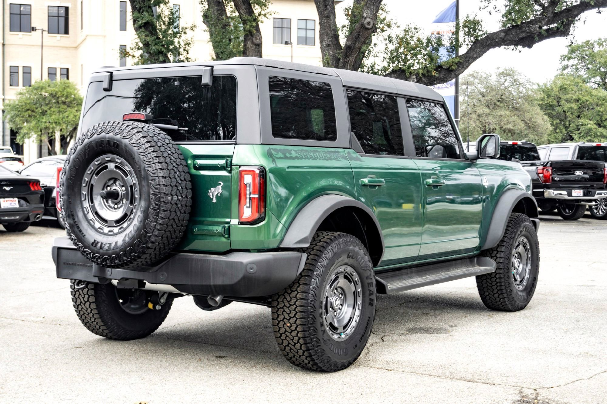 New 2025 Eruption Green Metallic Ford Outer Banks image 4