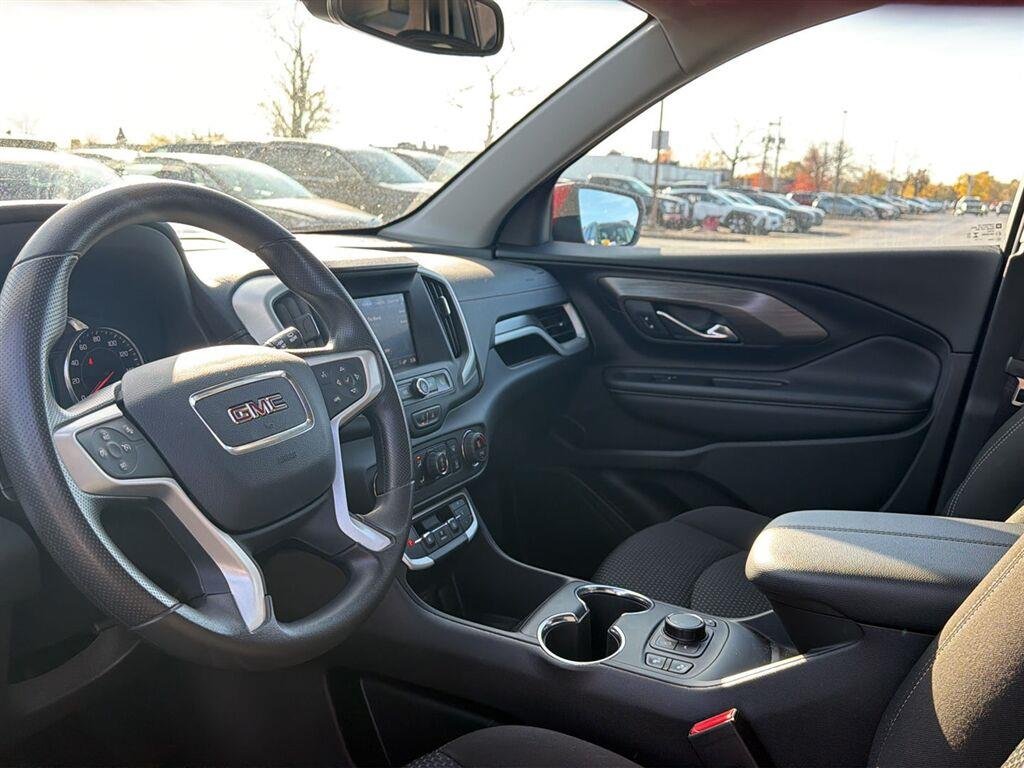 Used 2023 Volcanic Red Tintcoat GMC SLE image 7