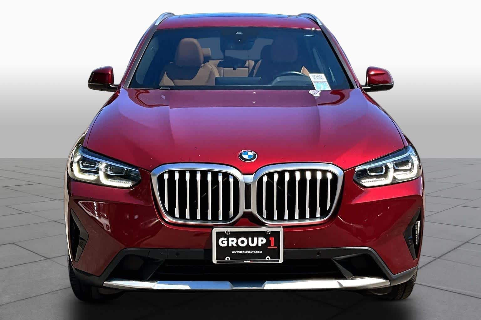 Used 2022 Aventurin Red Metallic BMW xDrive30i image 4
