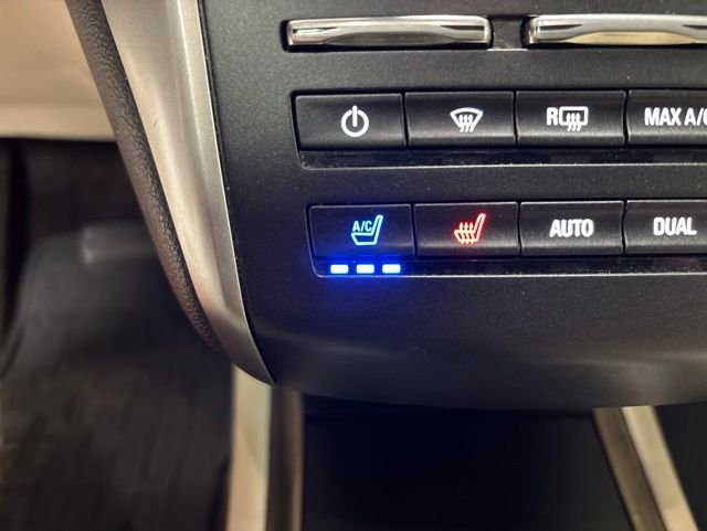 Used 2016 White Lincoln Reserve image 22