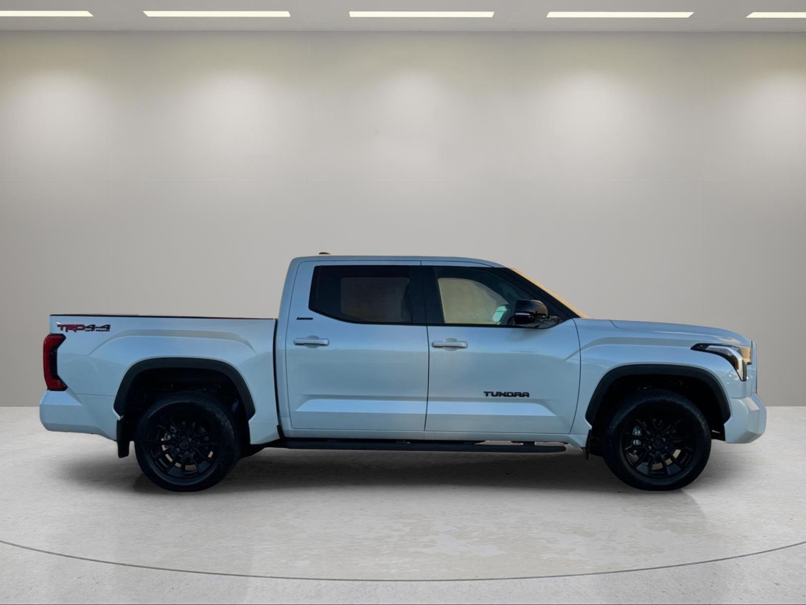 Used 2025 Wind Chill Pearl Toyota Limited image 6