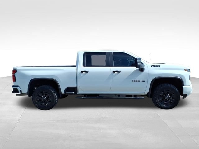 Used 2024 White Chevrolet LT image 13