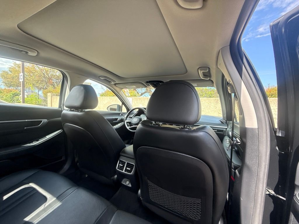 Used 2020 Black Hyundai Limited image 24
