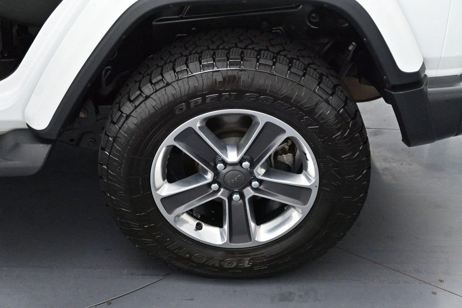 Used 2019 Bright White Clearcoat Jeep Sahara image 27