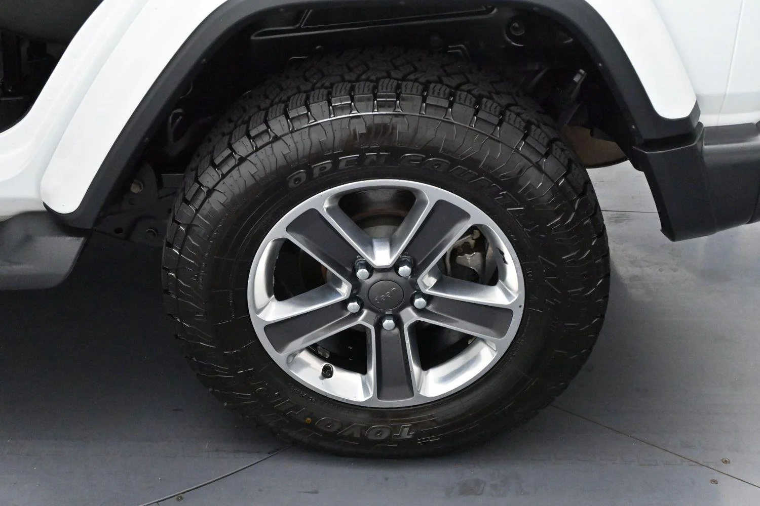 Used 2019 Bright White Clearcoat Jeep Sahara image 27