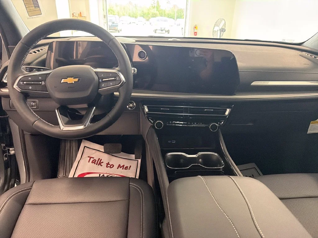 New 2027 Sterling Gray Metallic Chevrolet LT image 17