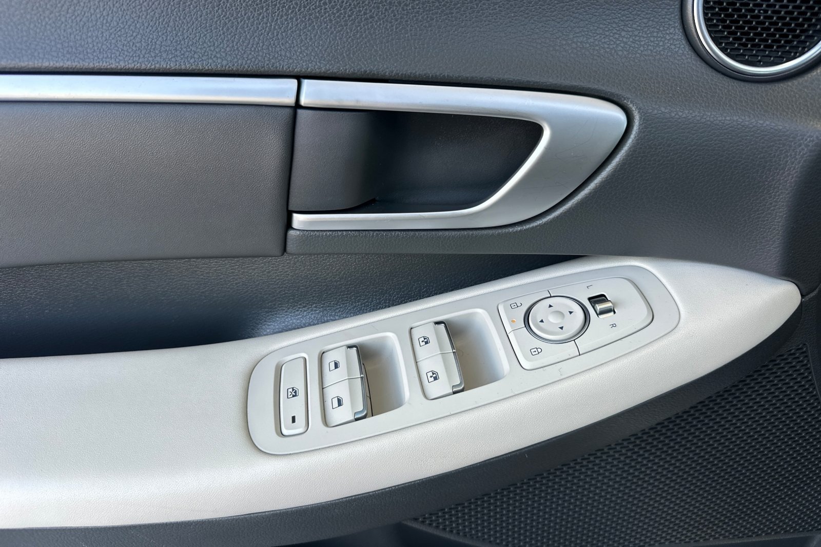 Used 2024 SILVER Hyundai SEL image 10