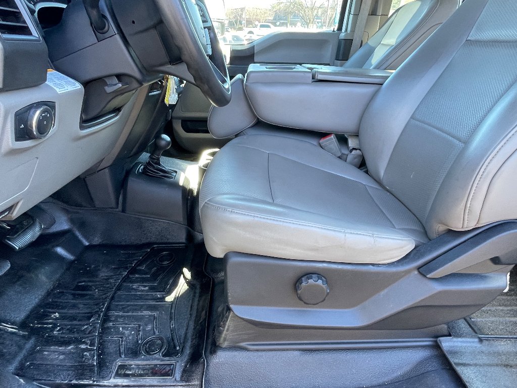 Used 2019 Oxford White Ford XL image 16