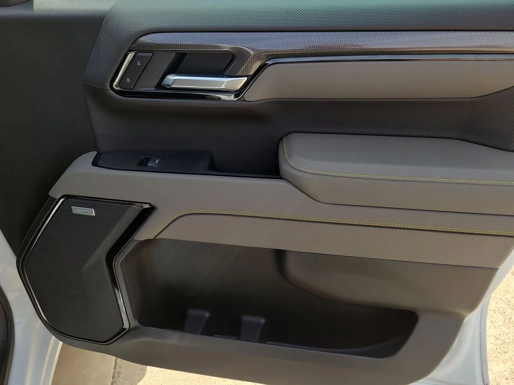 Used 2025 White Chevrolet ZR2 image 8