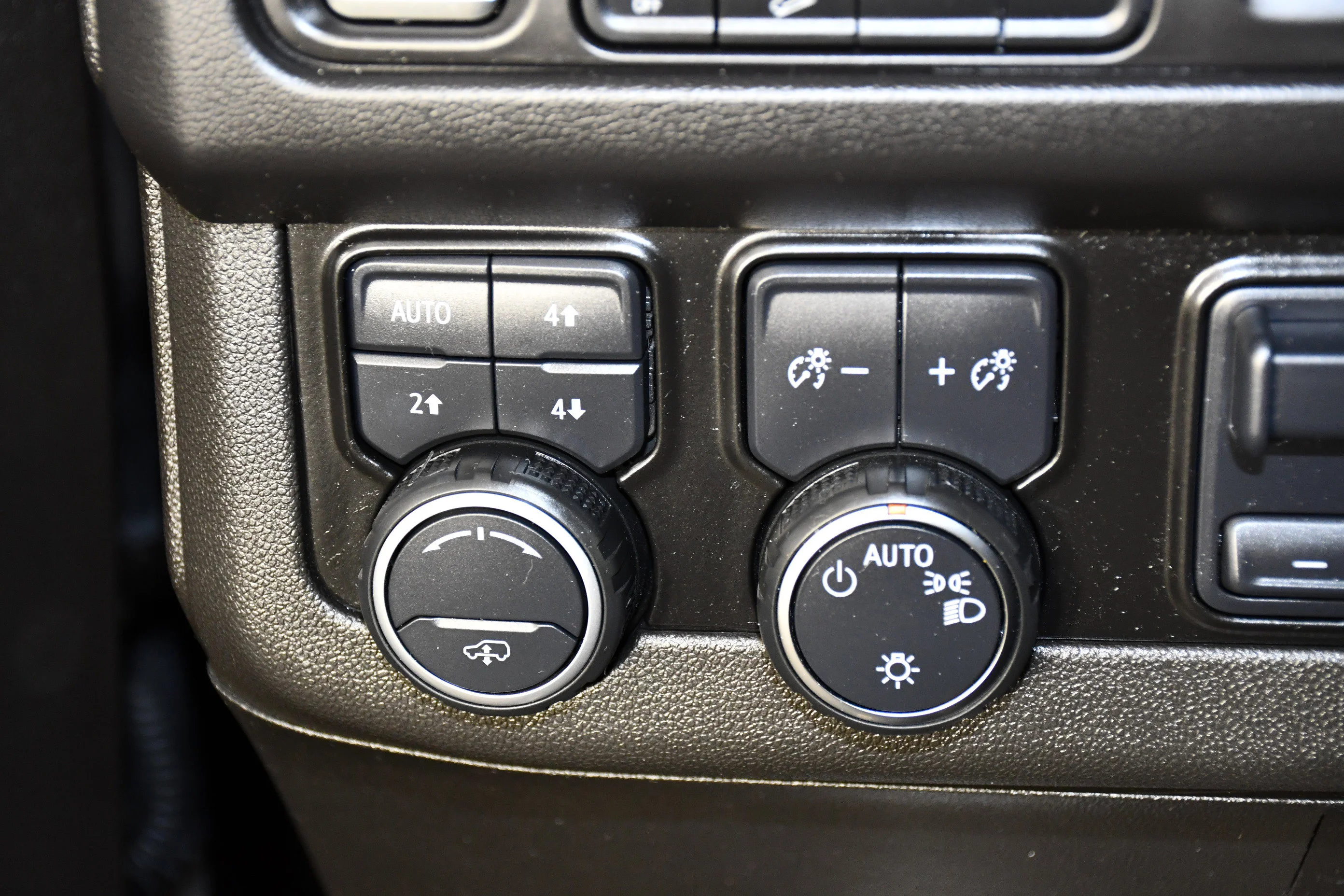 Used 2021 Black Chevrolet Z71 image 36