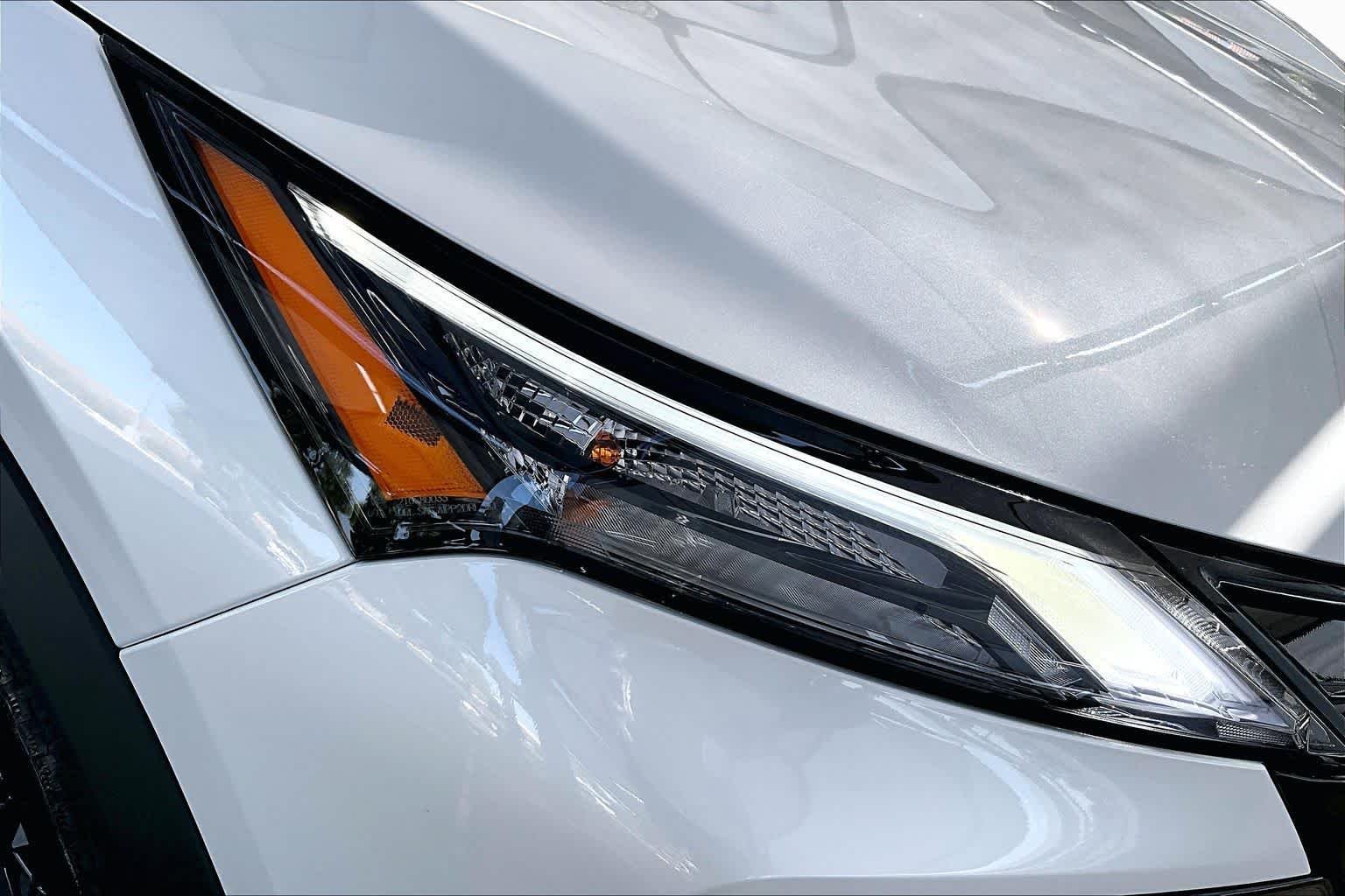 New 2026 Everest White Pearl Tricoat Nissan Dark Armor image 13