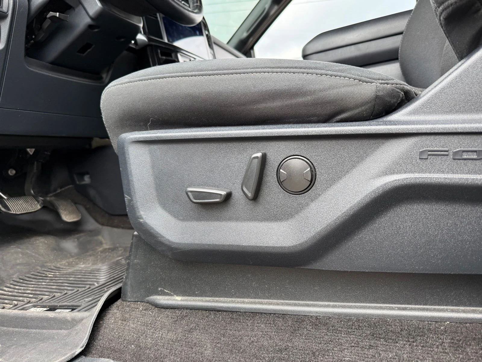 Used 2022 White Ford XLT image 27