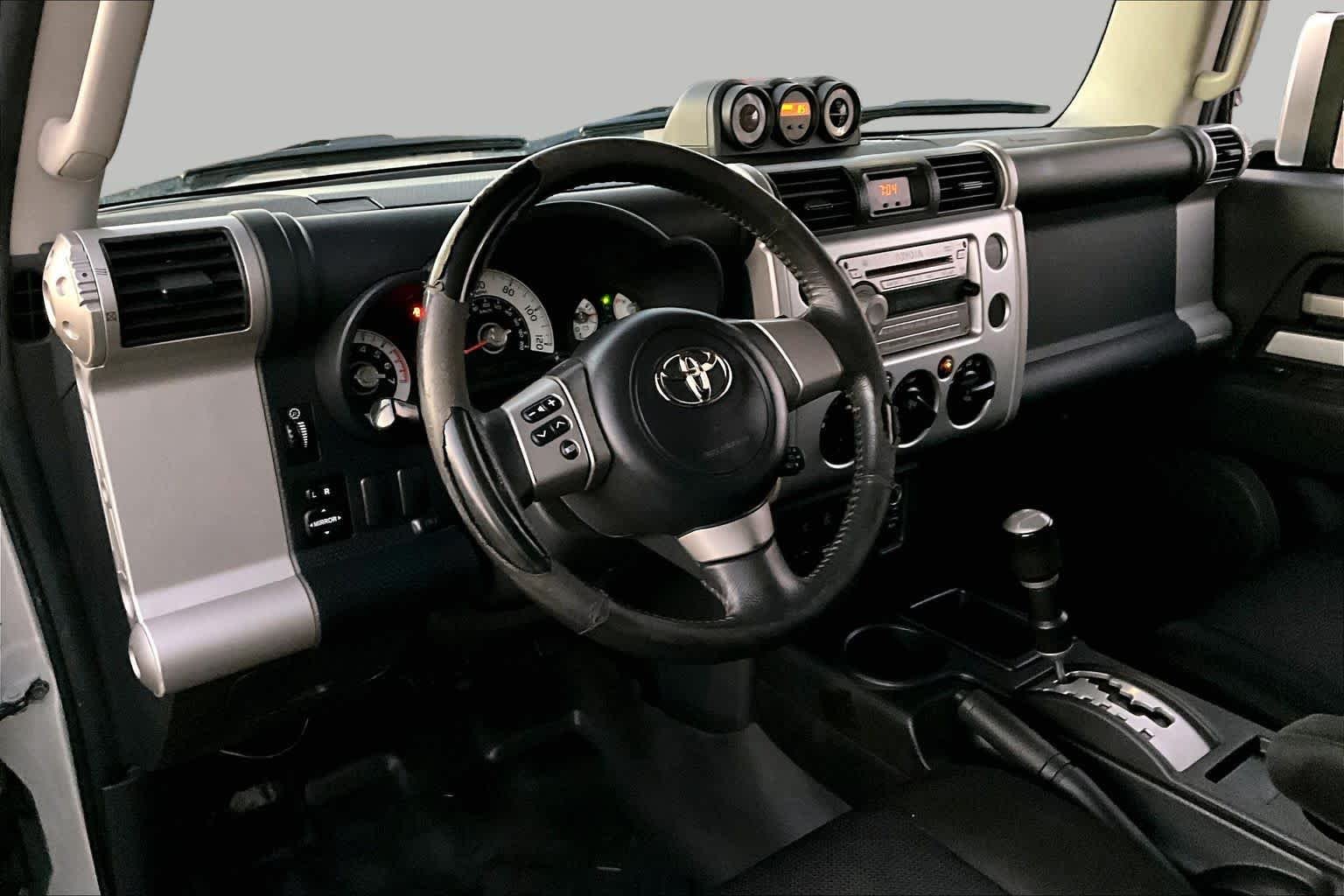 Used 2008 White/Titanium Metallic Toyota  image 17