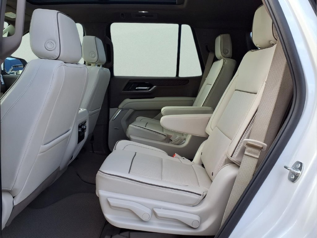Used 2025 White GMC Denali image 13