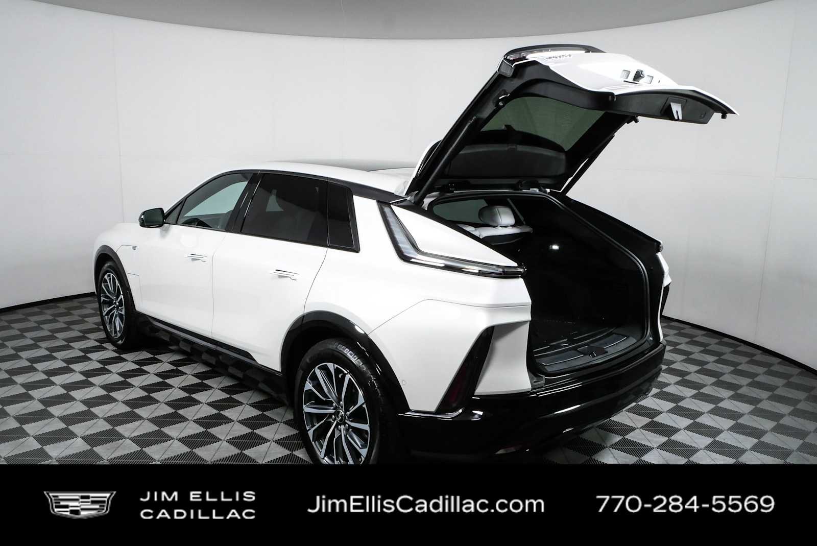 Used 2024 Crystal White Tricoat Cadillac Sport image 33