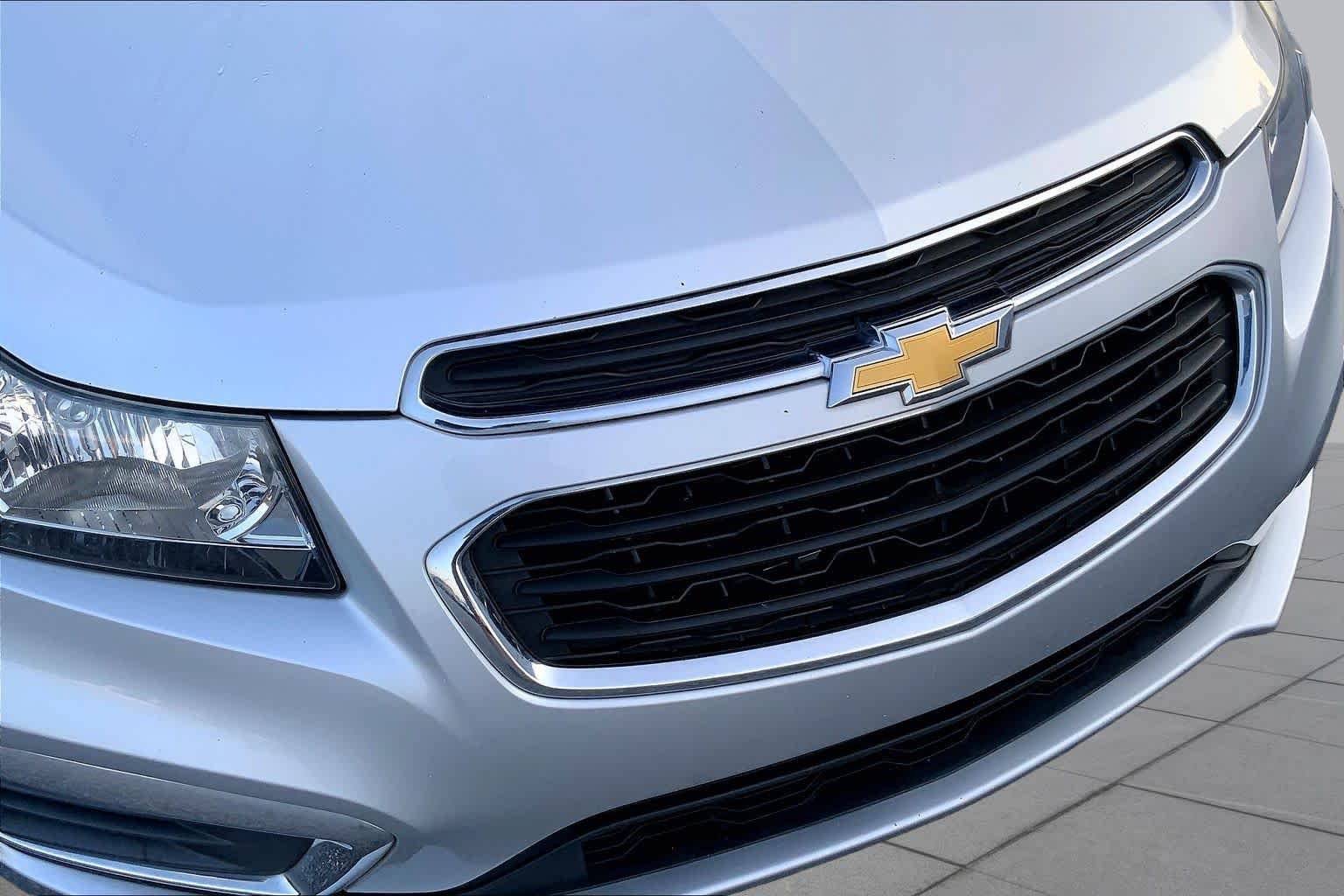 Used 2016 Silver Ice Metallic Chevrolet LS image 27