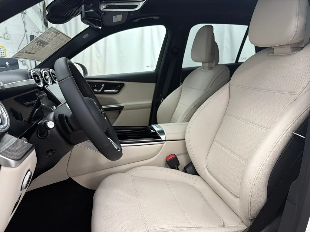 New 2027 White Mercedes-Benz GLC 300 image 14