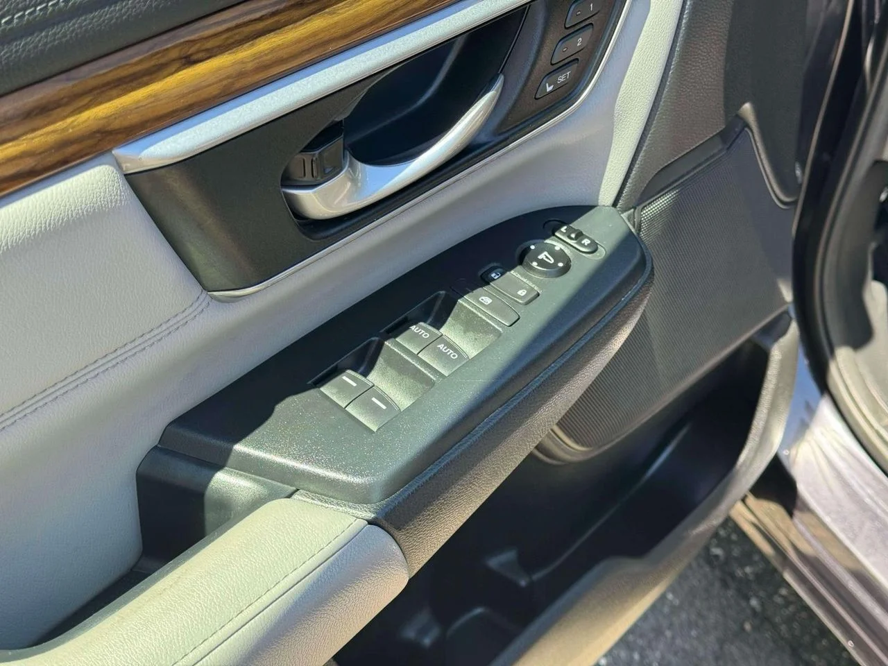 Used 2017 Modern Steel Metallic Honda EX-L image 22