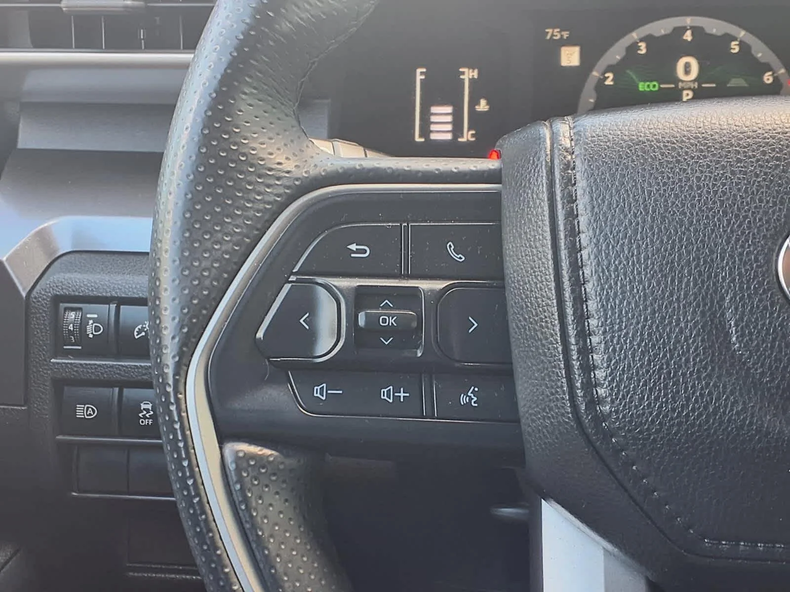 Used 2025 Cutting Edge Toyota SR5 image 25