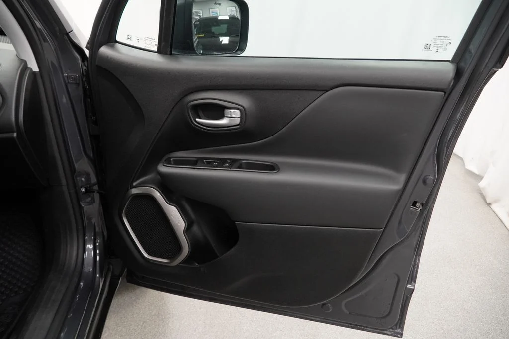 Used 2023 Gray Jeep Latitude image 46