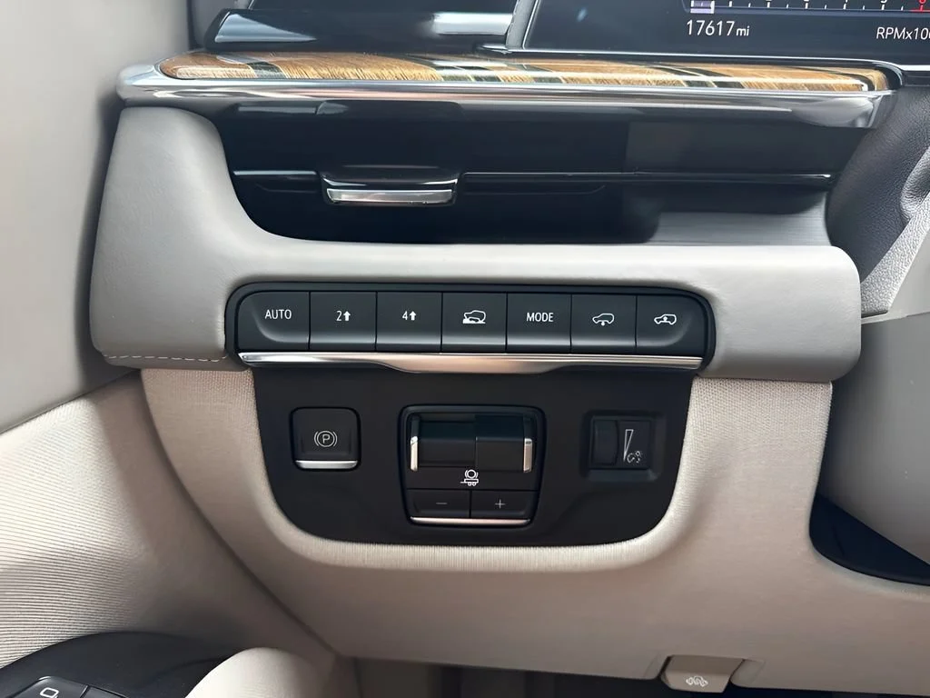 Used 2023 Crystal White Tricoat Cadillac Sport Platinum image 30