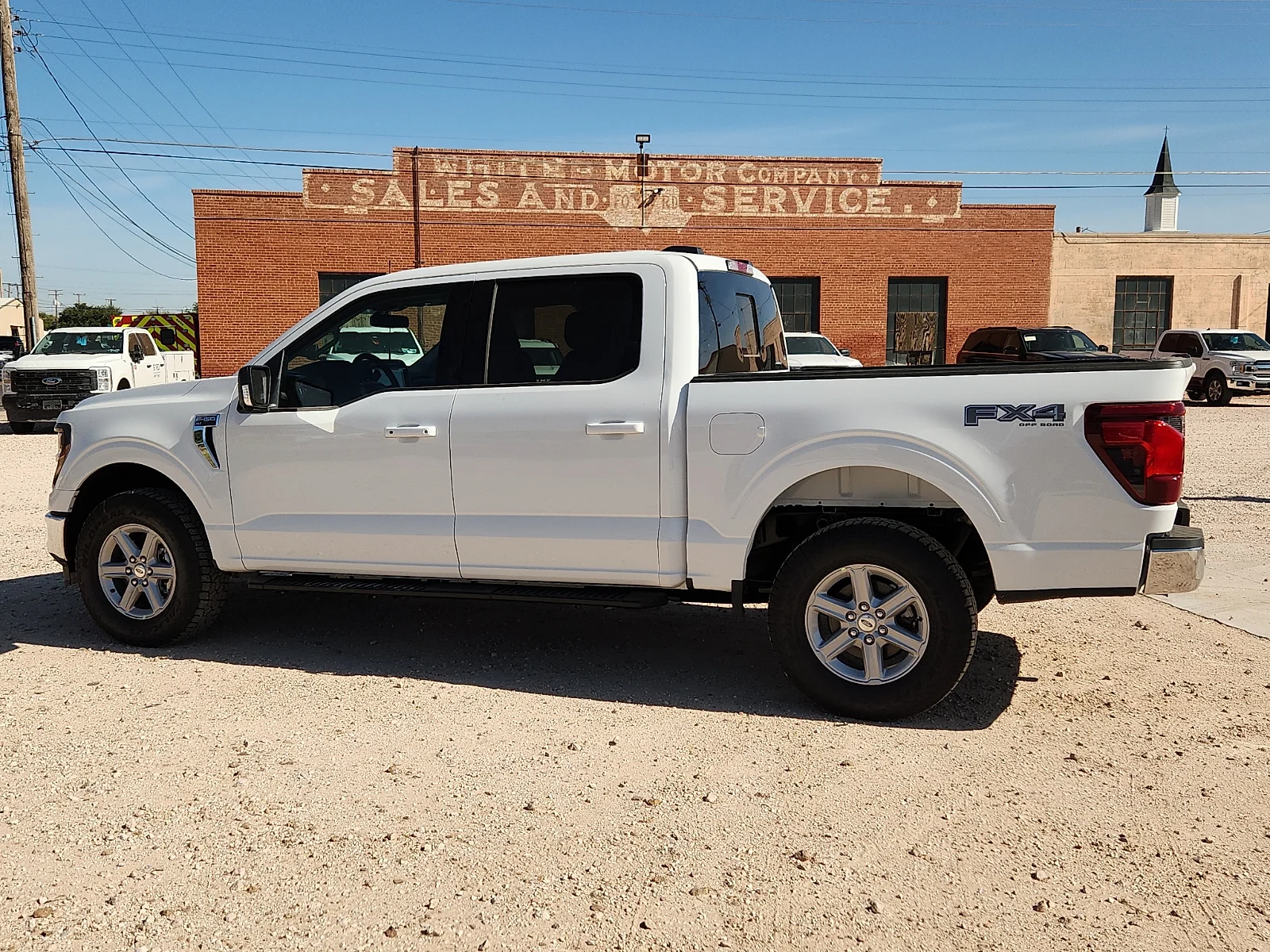 New 2026 Oxford White Ford XLT image 4