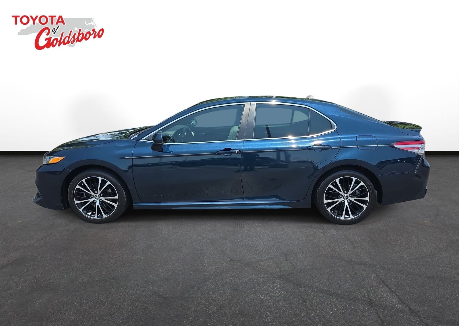 Used 2018 Blue Toyota SE image 8