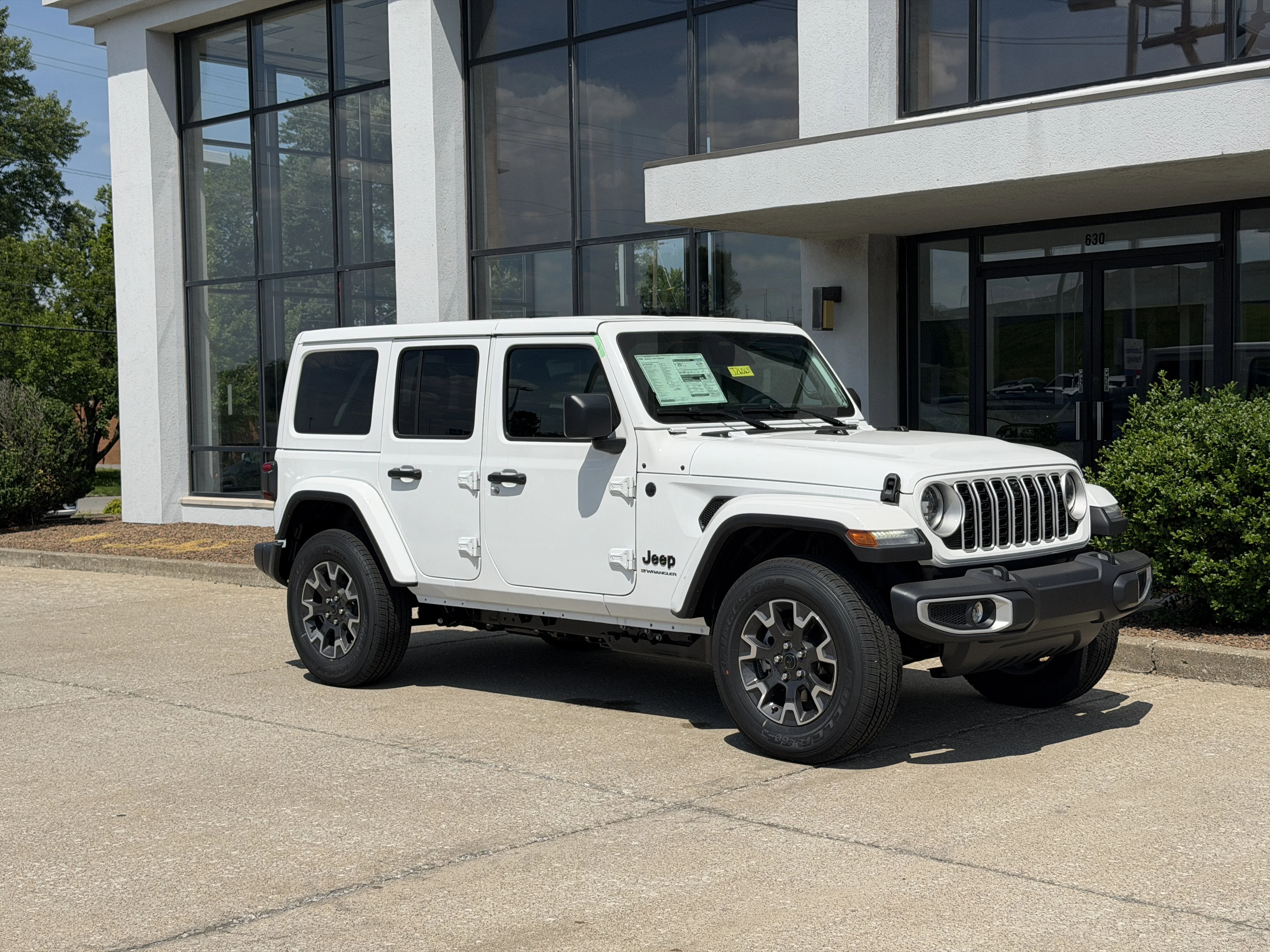 New 2026 Bright White Clear-Coat Exterior Paint Jeep Sahara image 2