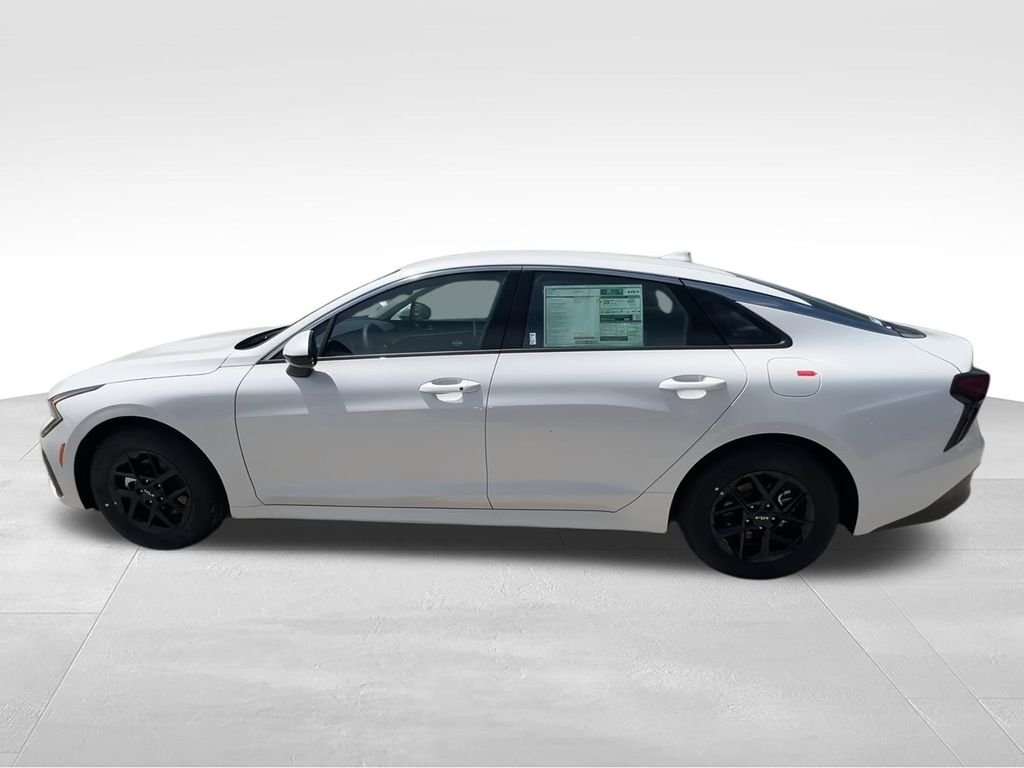 New 2026 White Kia LXS image 5