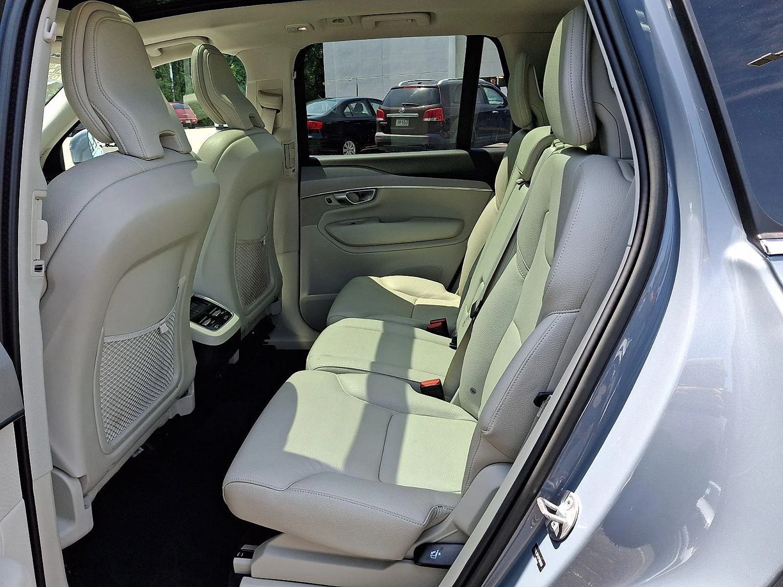 Used 2023 Thunder Grey Metallic Volvo Core image 10