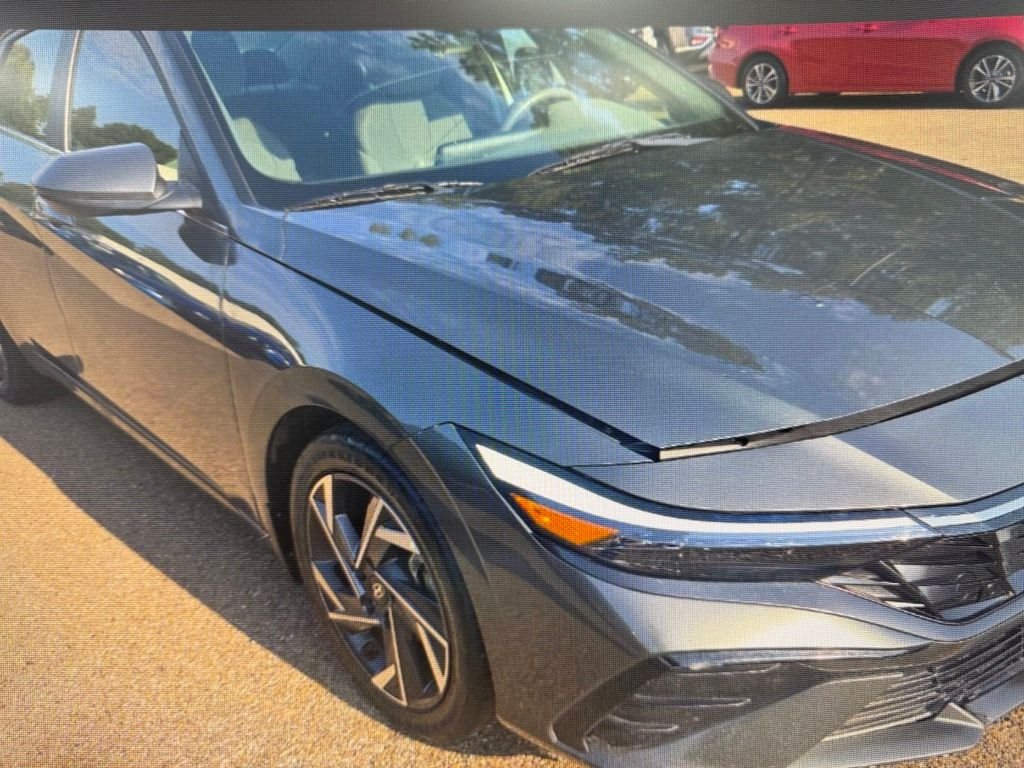 Used 2024 Gray Hyundai SEL image 1