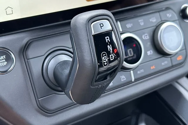 New 2026 Woolstone Green Land Rover X-Dynamic SE image 20