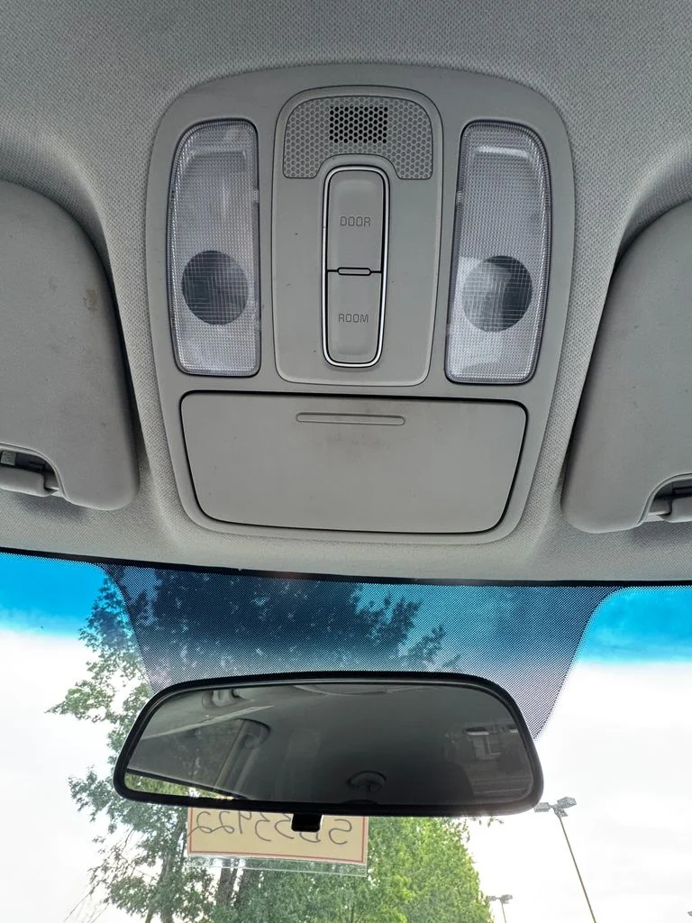 Used 2014 Alien II Kia Base image 22