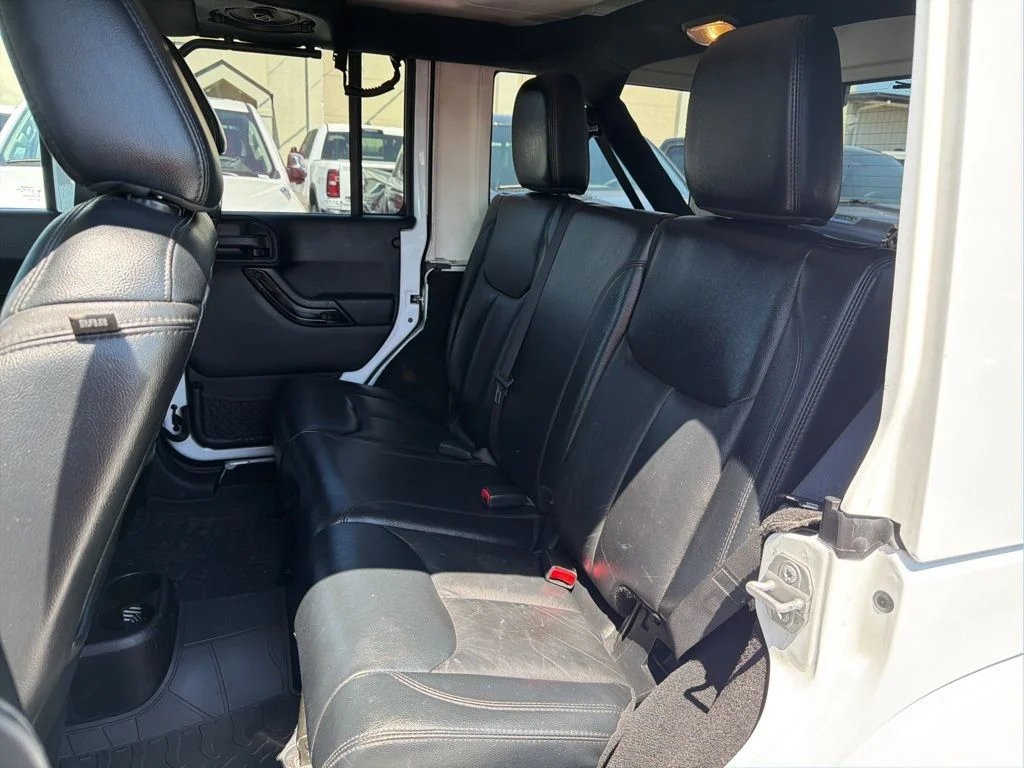 Used 2014 White Jeep Unlimited Sahara image 22