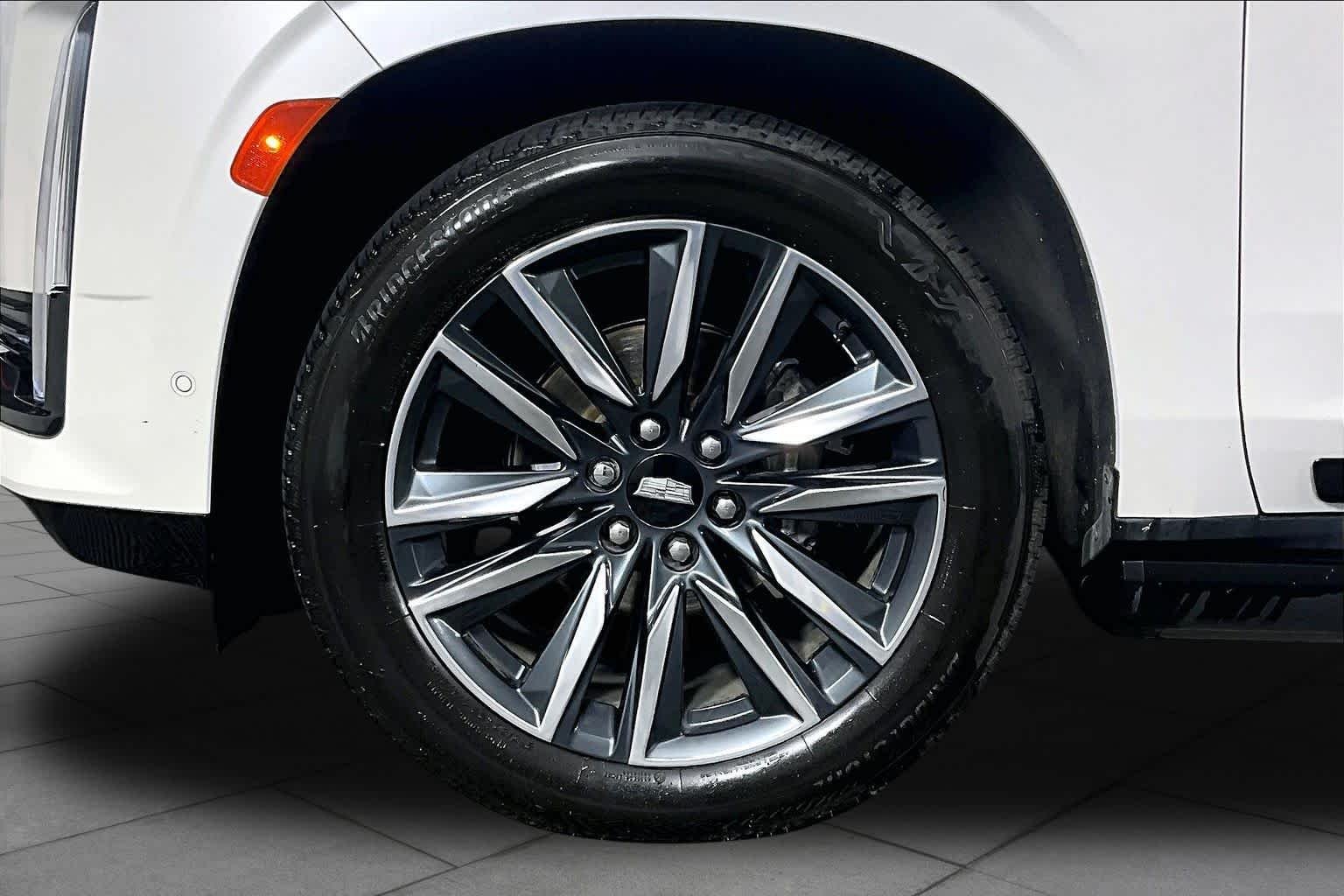 Used 2021 CRYSTAL WHITE TRICOAT Cadillac Sport image 11