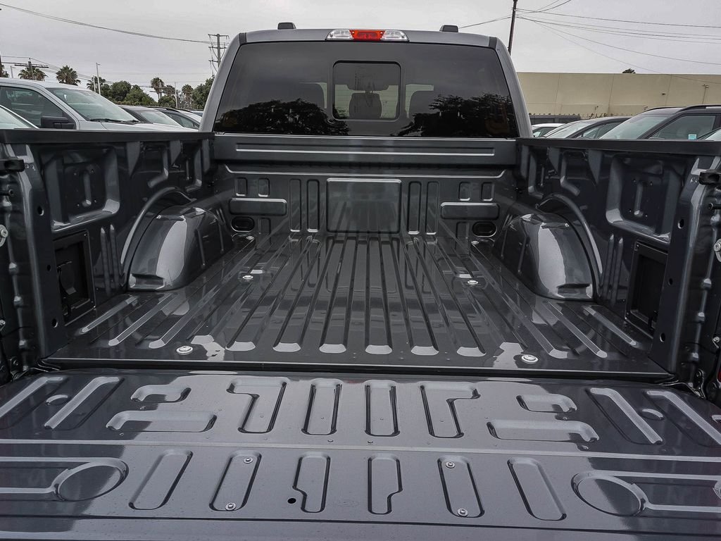 New 2026 Carbonized Gray Metallic Ford XLT image 24