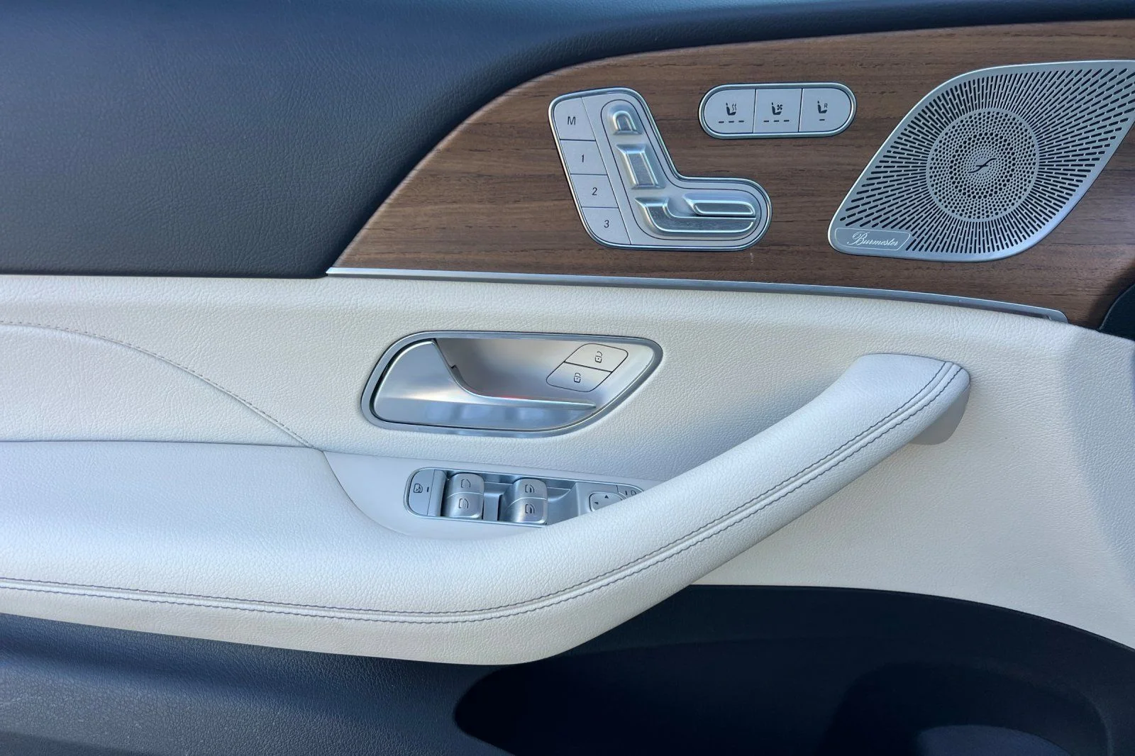 Used 2023 Polar White Mercedes-Benz 4MATIC® image 15