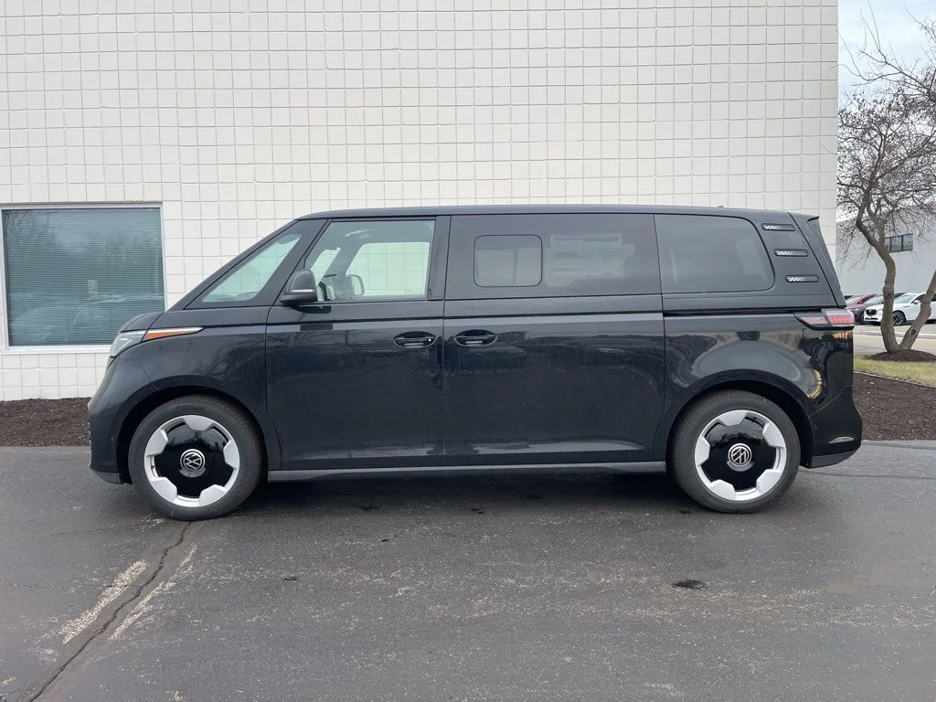 New 2025 Deep Black Pearl Volkswagen Pro image 2