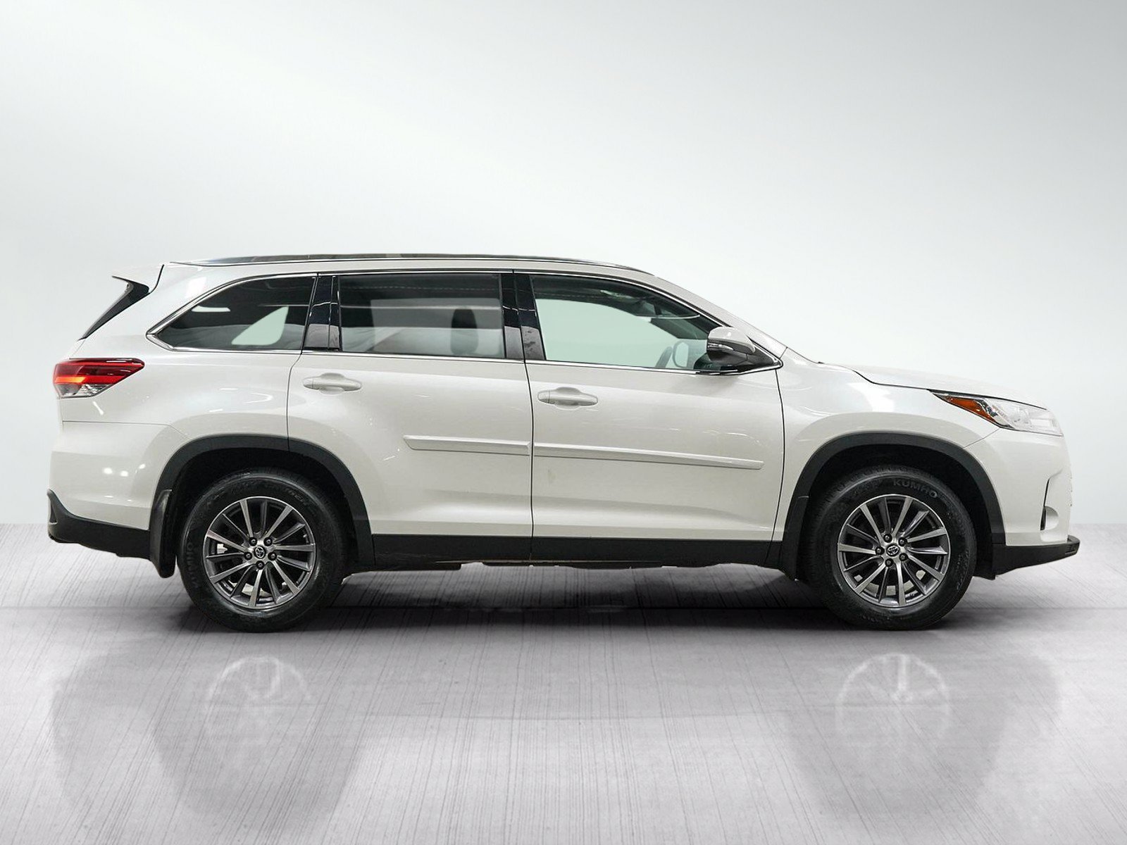 Used 2019 Blizzard Pearl Toyota XLE V6 AWD image 7