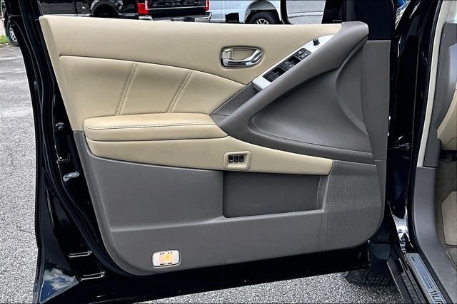 Used 2011 Black Nissan SL image 17