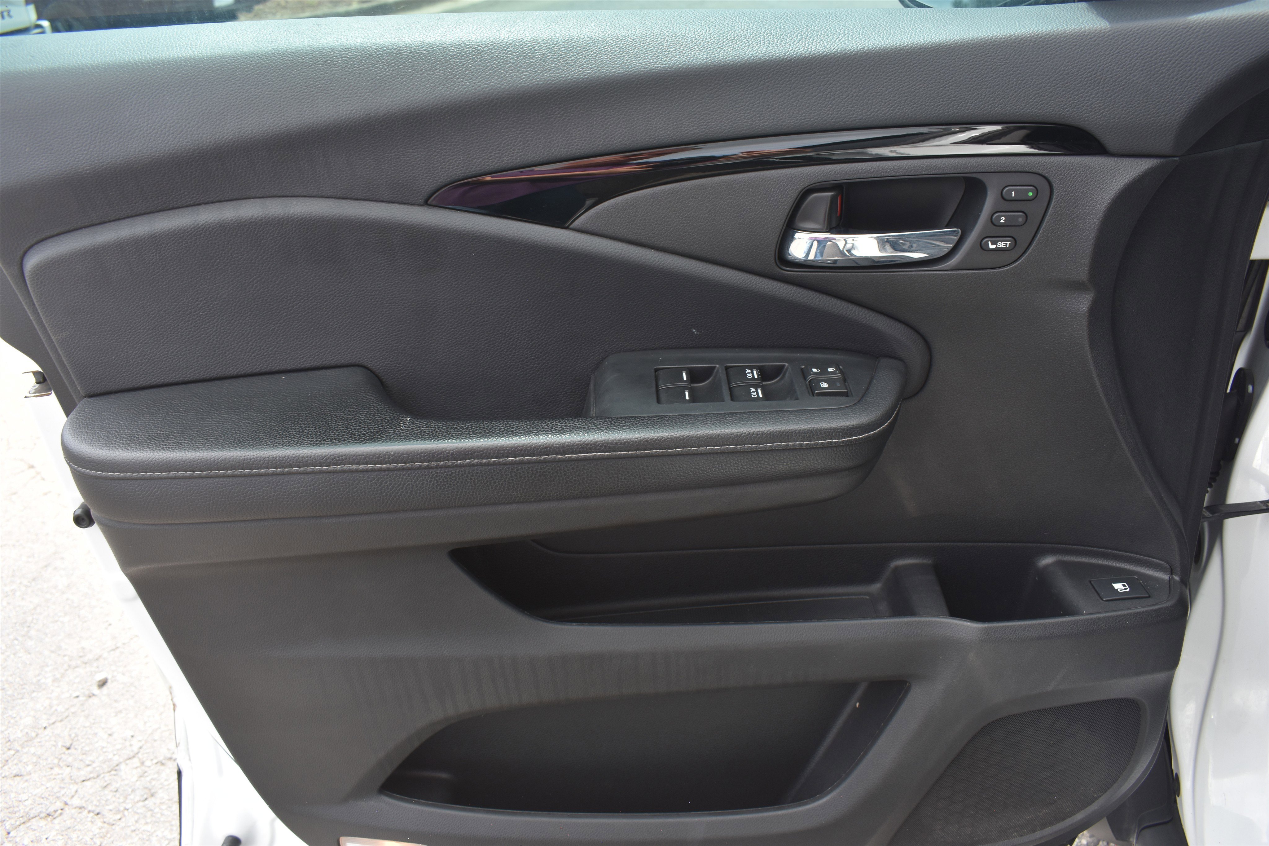 Used 2020 White Honda RTL-E image 13