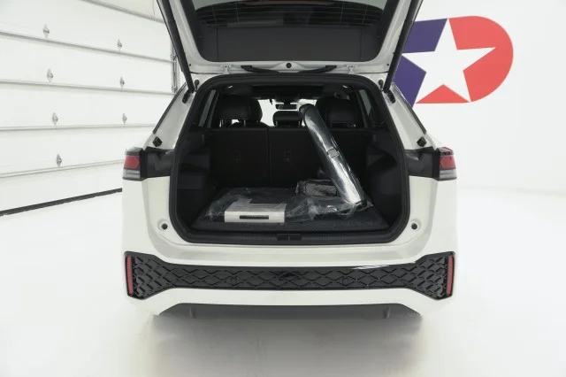 New 2027 Opal White Pearl Volkswagen SE R-Line Black image 7