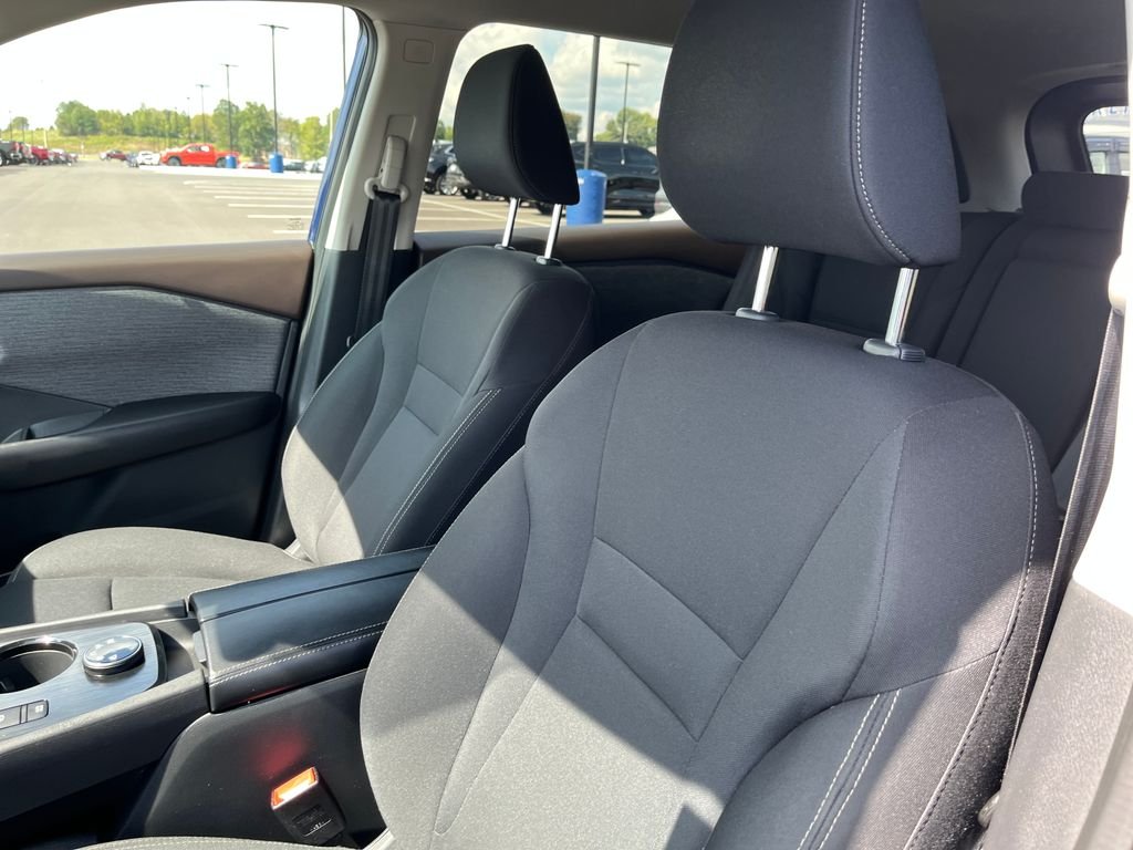 Used 2023 Blue Nissan S image 12