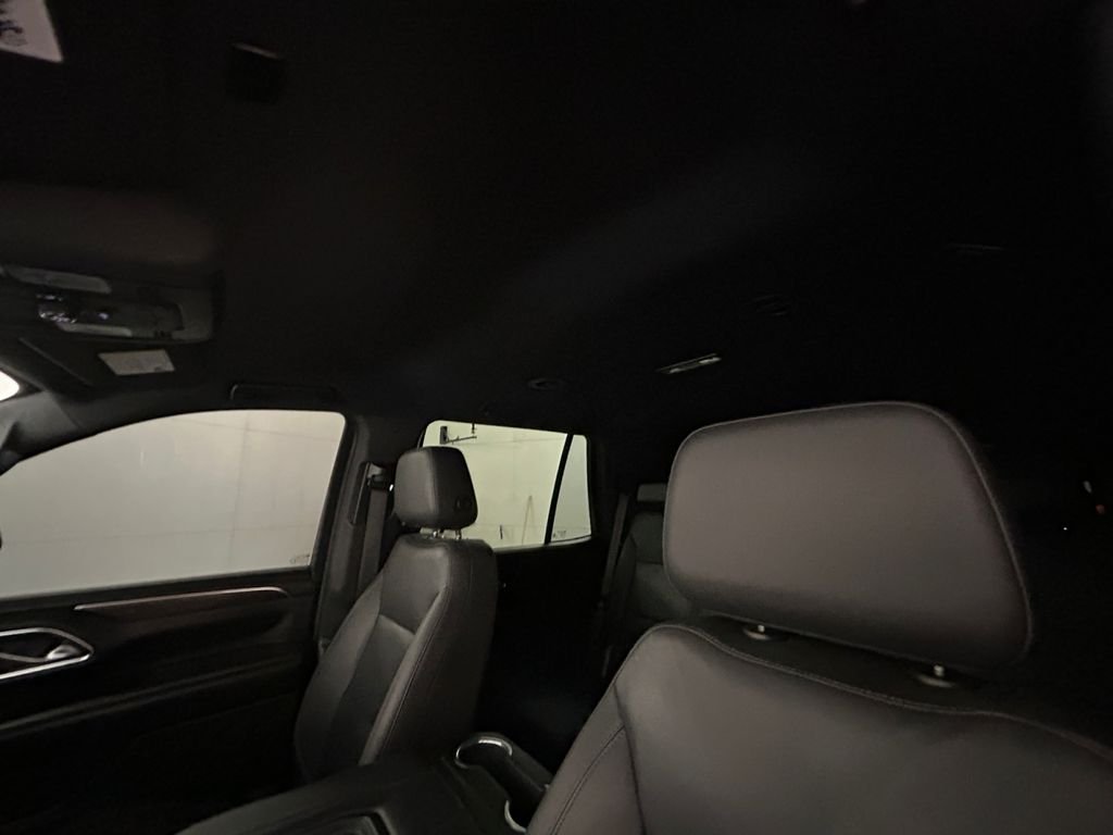 Used 2022 Gray Chevrolet Z71 image 25