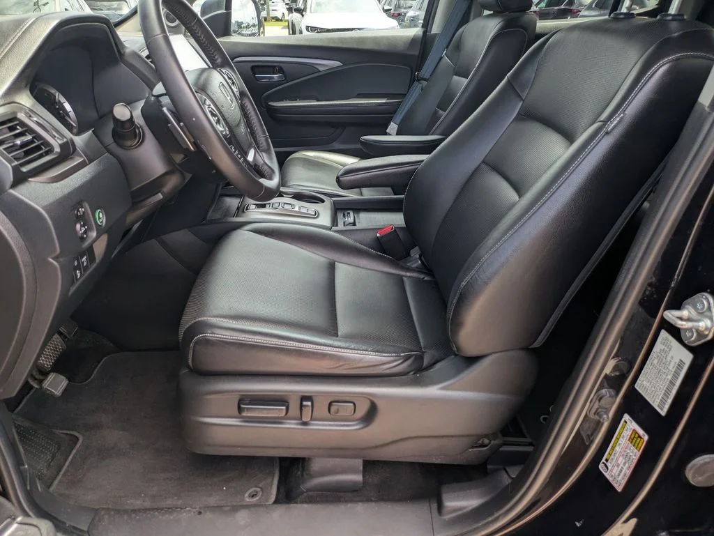 Used 2023 Black Honda RTL image 12