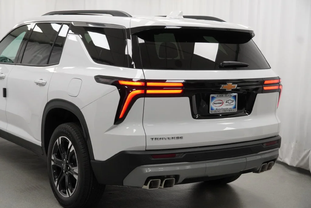 New 2027 Summit White Chevrolet LT image 17