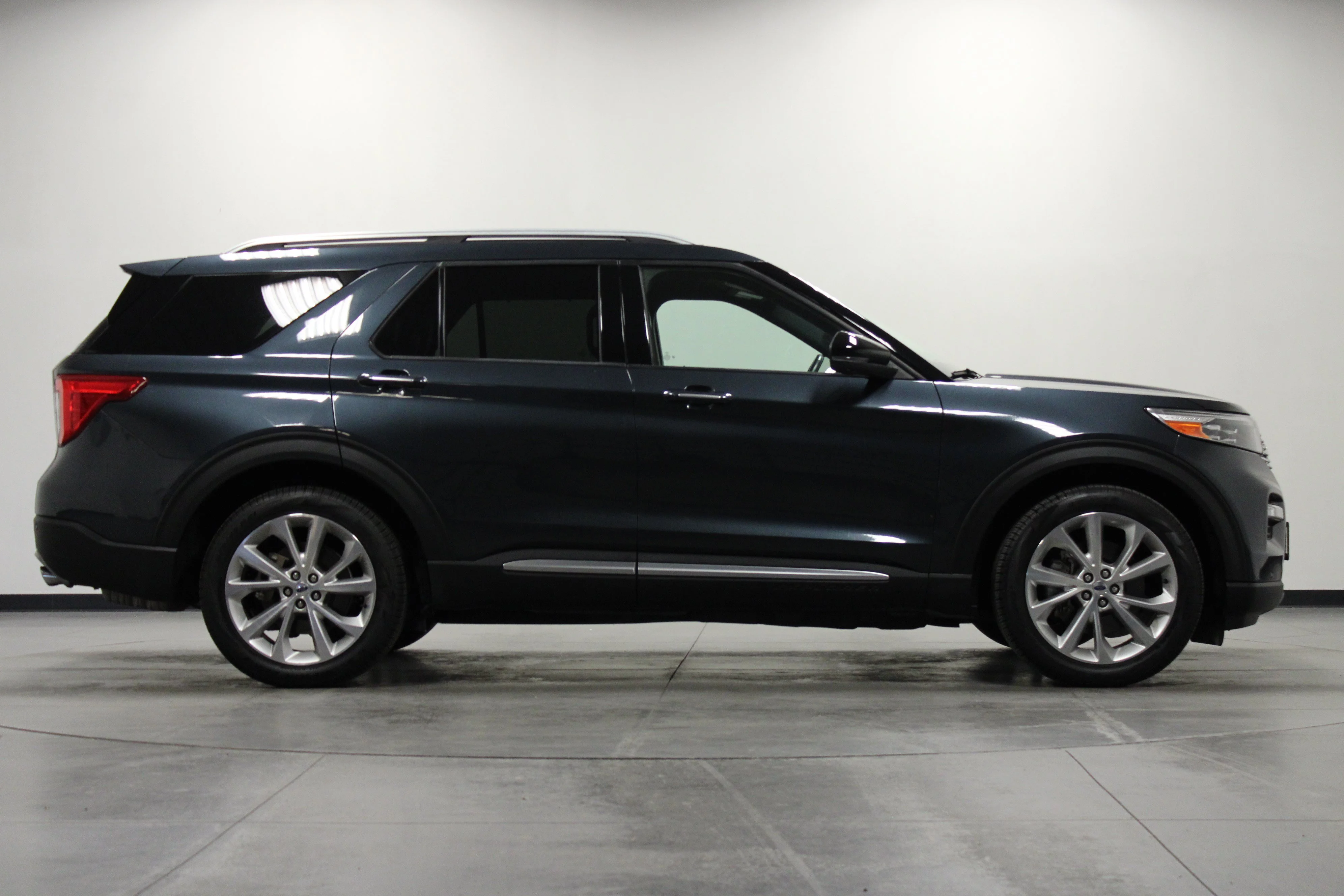 Used 2022 Blue Metallic Ford Platinum image 3